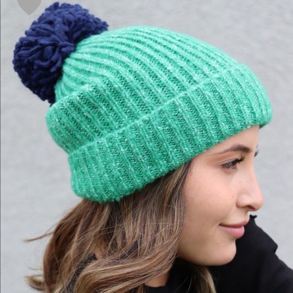 << Green Pom Pom Beanie >> - Picture 2 of 3